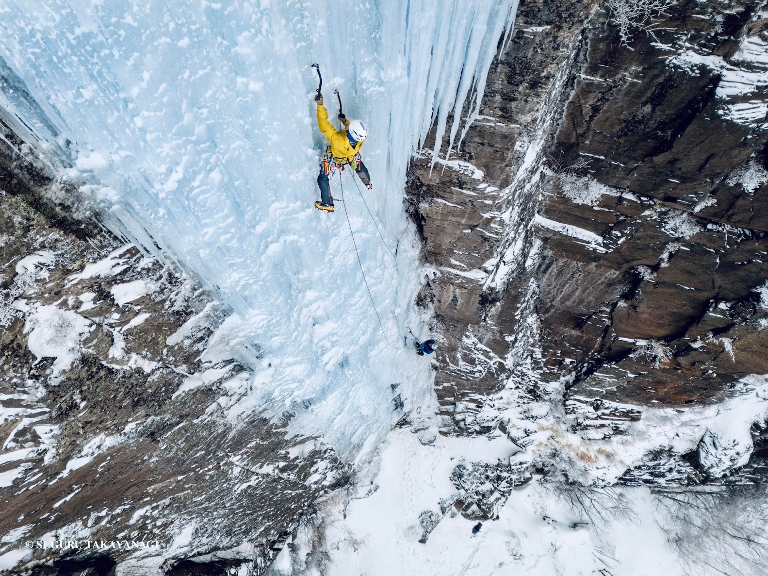 鈴木啓紀さんアイスクライミング