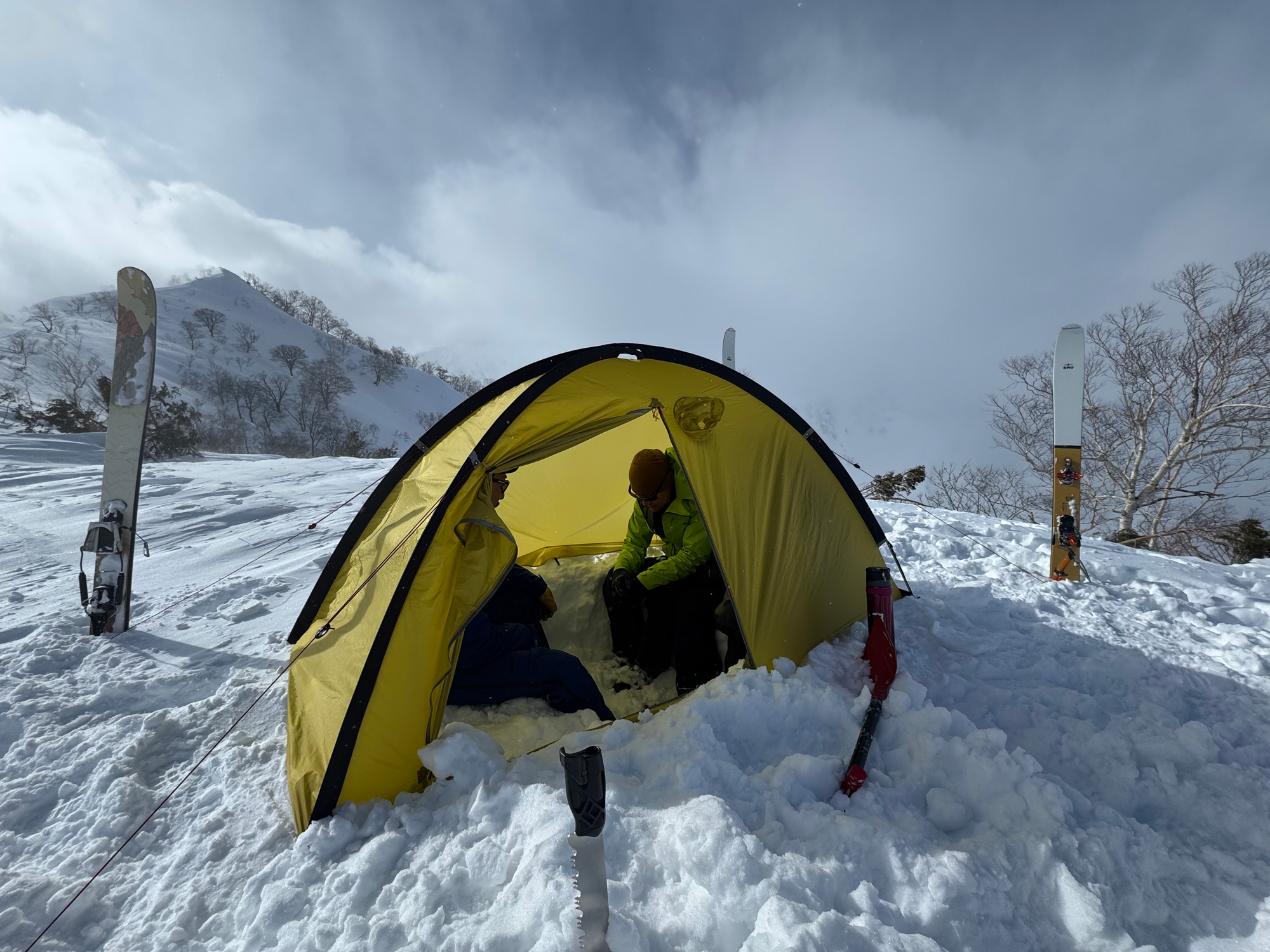 シェルター設営時にはガイラインによる固定を強く推奨