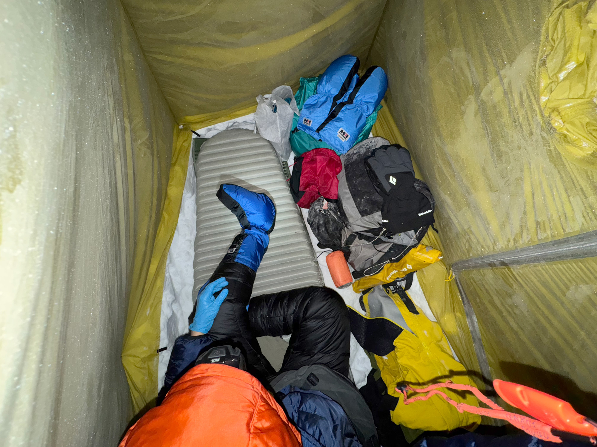 1名ビバーク時の内部